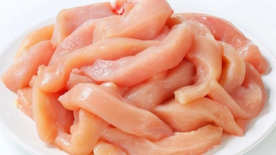 Corte de carne de aves en tiras