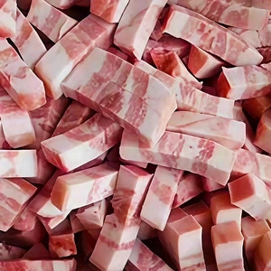 Cubos de panceta de cerdo congelada